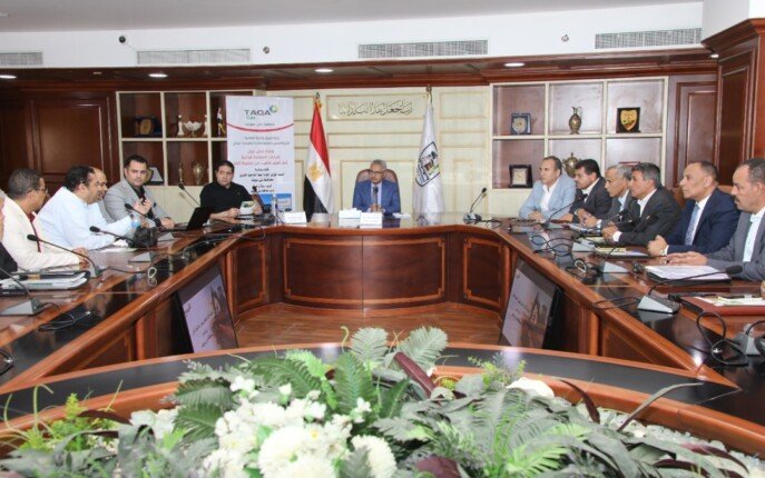 محافظ بني سويف يشهد ورشة عمل للعاملين بمشروعات الغاز الطبيعي