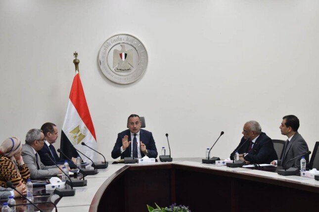 وزير التعليم العالي يحث الجامعات على توجيه قوافل ثقافية المحافظات الحدودية