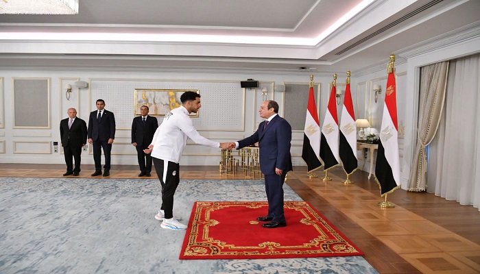 مصطفى شوبير للرئيس السيسي: تعاهدنا على كسر شعار «التمثيل المشرف».. وطموحنا كان صناعة التاريخ