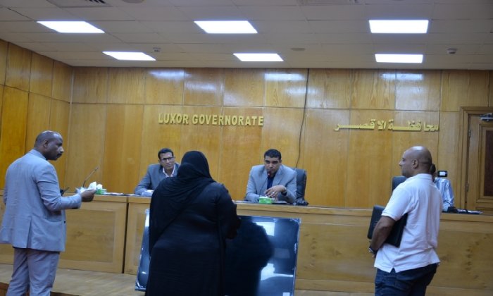 نائب محافظ الأقصر يبحث 50 طلباً وشكوى خلال اللقاء الجماهيري المفتوح