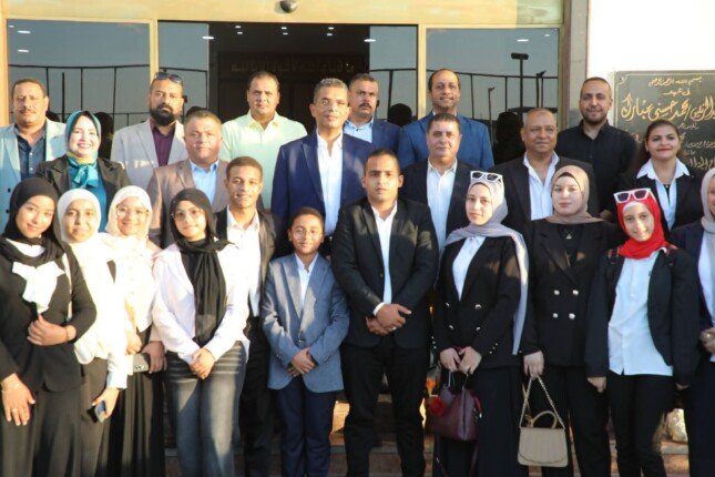 محافظ البحر الأحمر يستقبل وفدًا برلمانيًا من الطلائع والشباب بمناسبة ذكرى 30 يونيو