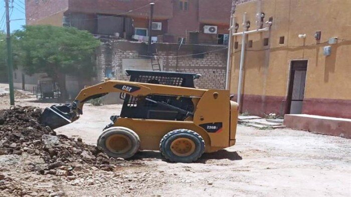 حملات مكثفة لرفع المخلفات وتحسين مستوى النظافة بعدد من أحياء أسوان
