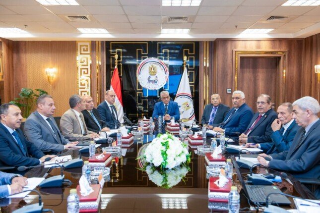 وزير الإنتاج الحربي يتابع خطط تطوير شركات إنتاج الذخائر.. ويؤكد: نسعى لتعميق التصنيع المحلي