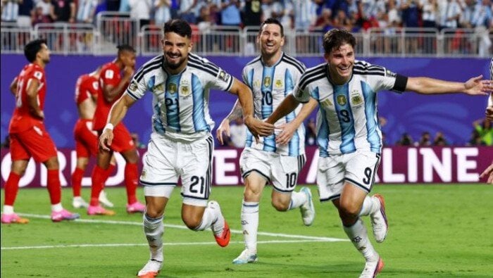 احتفال لاوتارو يثير الجدل.. مطالبات بإيقاف نجم الأرجنتين قبل مواجهة إنجلترا في كأس العالم
