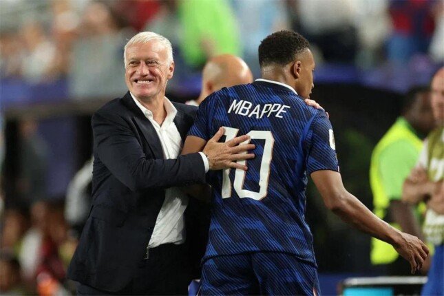 من فاجعة الفقد إلى قمة المجد.. ديشامب يكتب التاريخ مع منتخب فرنسا في كأس العالم