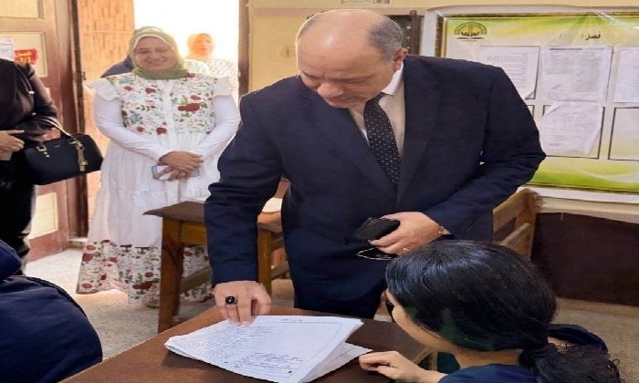 مدير«تعليم الإسكندرية»: جولات ميدانية لمتابعة امتحانات الدور الثاني لصفوف النقل والتأكيد على الانضباط داخل اللجان