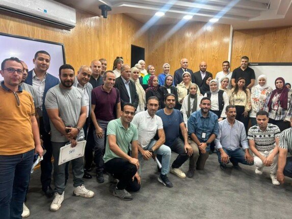 مطار القاهرة ينظم دورة تدريبية متخصصة لإدارة مخاطر الطيور والحياة البرية