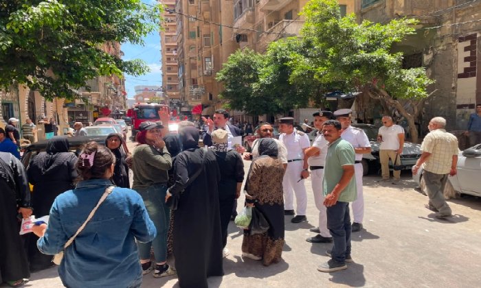 النيابة تعاين موقع العقار المنهار بمنطقة بحري بالإسكندرية وتباشر التحقيقات