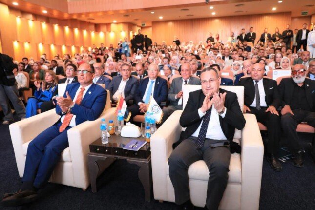 وزير التعليم العالي يتفقد جامعة حلوان الأهلية ويطلق منصة «حلوان بلس جونيور»