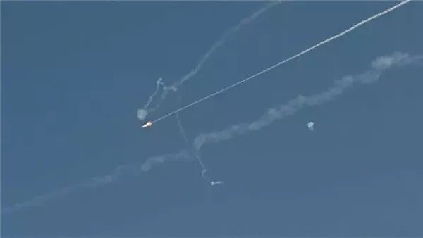 قوة دفاع البحرين: منظومات الدفاع الجوي اعترضت عددا من الهجمات الإيرانية اليوم