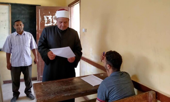 رئيس منطقة القليوبية الأزهرية يتفقد انتظام امتحانات الدور الثاني للنقل بلجان كفر شكر
