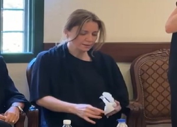 «نزف 4 لترات من الدم».. تفاصيل مؤلمة في وفاة نجل الفنانة نورا رحال وموعد العزاء