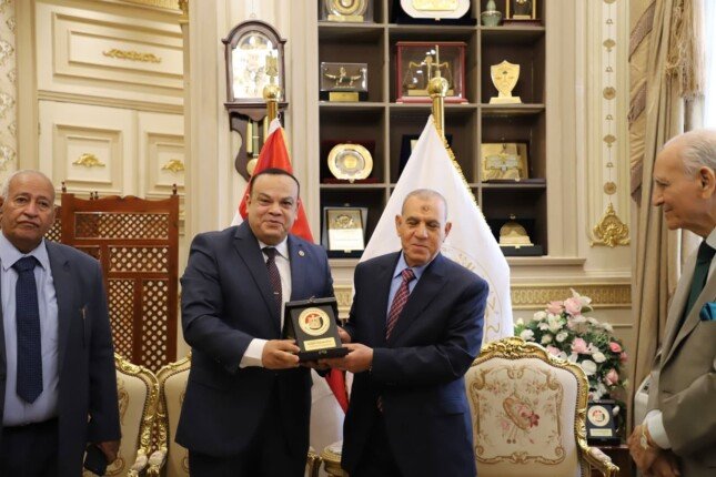 «رئيس الوطنية للانتخابات» يهنئ رئيس محكمة النقض بمناسبة توليه مهام منصبه الجديد