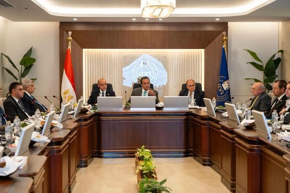 «هيئة الدواء» تستعرض المخزون الاستراتيجي وسبل تحقيق الاكتفاء الذاتي من المستحضرات الحيوية