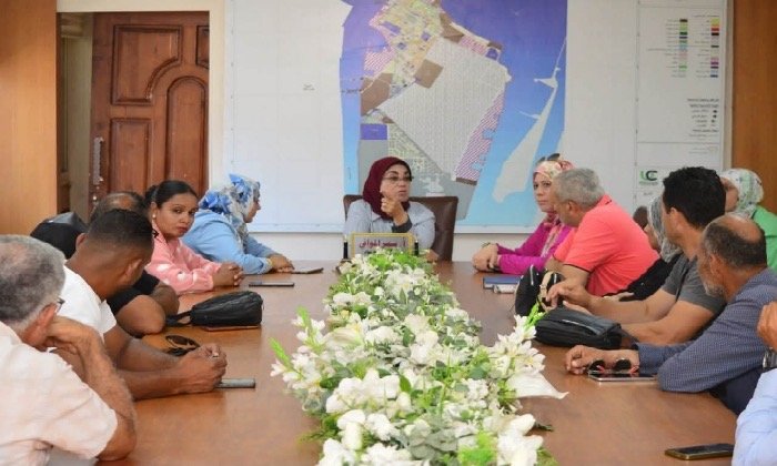 توحيد أسعار الشماسي وكراسي البحر منعًا لاستغلال المصطافين على شاطئ مدينة بورفؤاد