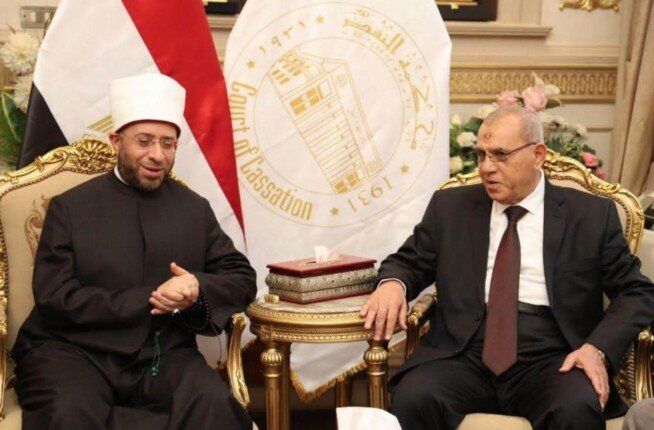 وزير الأوقاف يهنئ رئيس محكمة النقض بمناسبة توليه منصبه الجديد