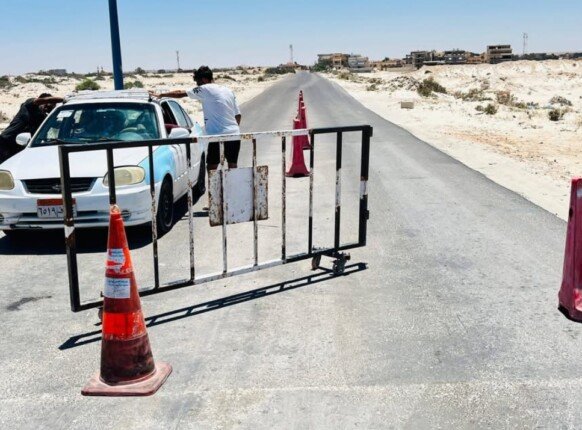 مرسى مطروح تغلق طرق الشواطئ المفتوحة وتحذر من السباحة بالمزارات بسبب ارتفاع الأمواج