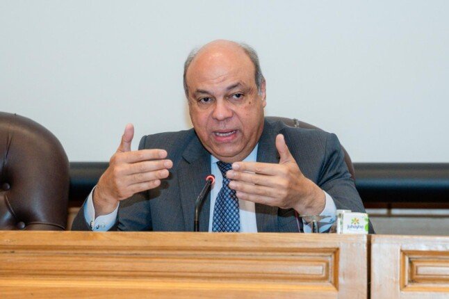 وزير الطيران المدني يفتتح ورشة عمل لإعداد أول دراسة جدوى وطنية وفقاً للمعايير الدولية