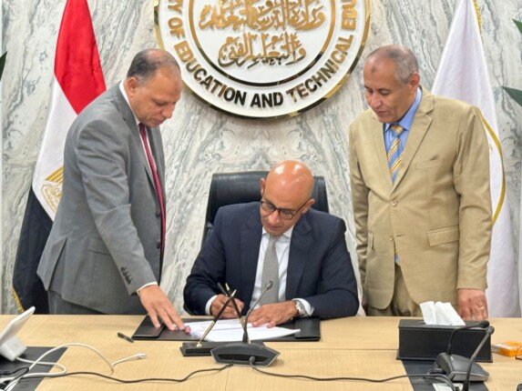 عاجل| وزير التعليم يعتمد نتيجة الثانوية العامة بنسبة نجاح 75.1% للنظام الجديد و72.1% للقديم