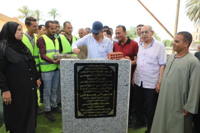 بعد انتظار دام عقوداً.. وضع حجر أساس كوبري مشاة «بني مهدي» لخدمة 60 ألف مواطن