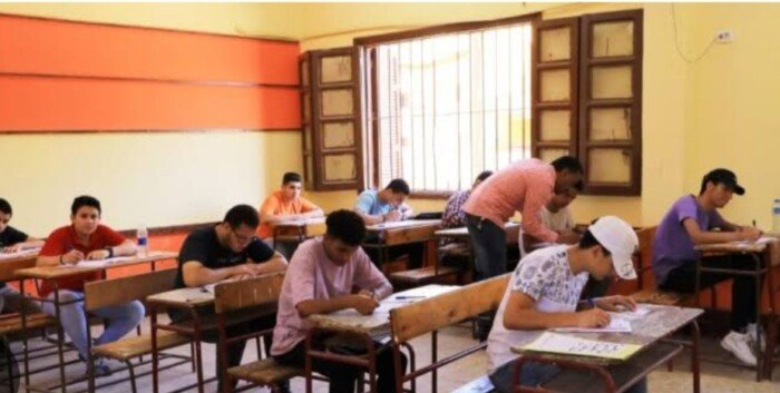 جدل واسع بين طلاب الثانوية العامة 2026 حول امتحان الكيمياء ومطالب بمراجعته