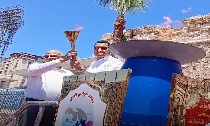 من عروس البحر.. وزير الشباب والرياضة ومحافظ الإسكندرية يطلقان شعلة اليوم الرياضي العربي