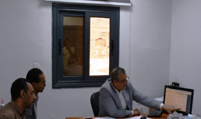 نائب محافظ أسوان يتابع مستجدات منظومة تقنين أراضي الدولة