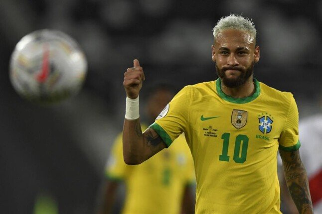والد نيمار يساند نجله بعد وداع البرازيل للمونديال: استمر في اللعب وأبهر العالم