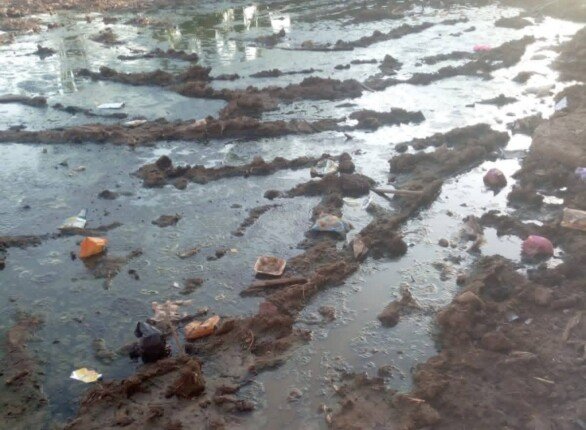 أهالي قرية طحا ببني سويف يطالبون بتشغيل محطة الصرف الصحي وإنهاء أزمة طفح المياه