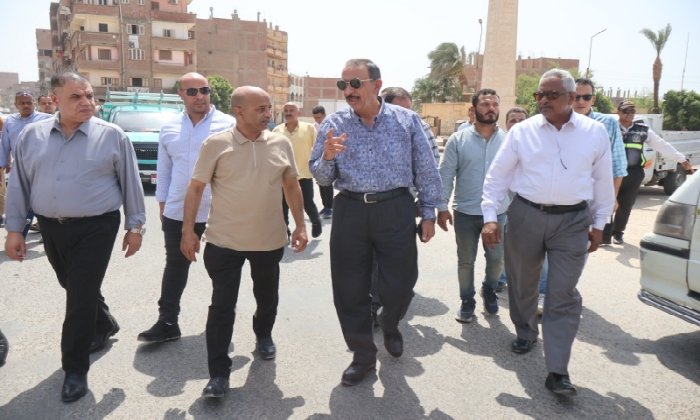 محافظ سوهاج يتفقد أعمال رصف وتوسعة طريق الحواويش