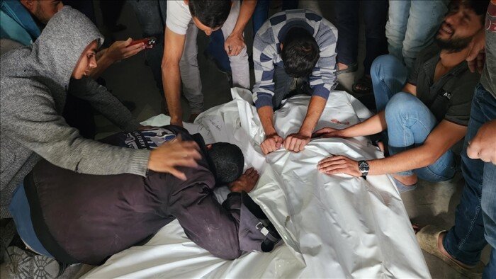 استشهاد 8 فلسطينيين في غارة إسرائيلية استهدفت مشيعي جنازة بمخيم النصيرات