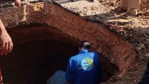 إصلاح انفجار خط مياه رئيسي في قرية كفر عشما بالمنوفية