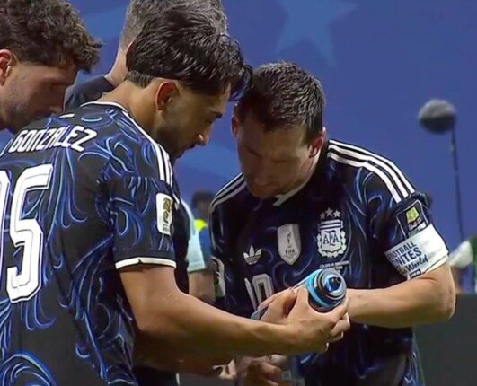 اكتشاف زجاجة بيكفورد يشعل كواليس فوز الأرجنتين على إنجلترا في كأس العالم