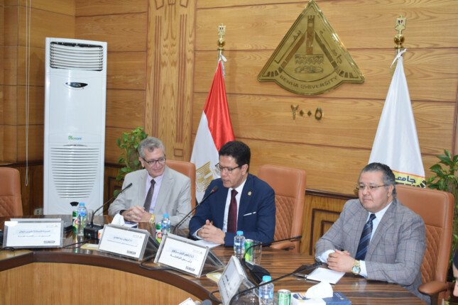 رئيس جامعة بنها يبحث جاهزية مستشفى الجراحة لاعتماد الجودة والانضمام للتأمين الصحي الشامل