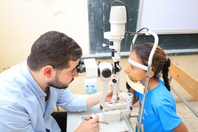 جامعة المنيا توقع الكشف الطبي على 450 مواطنًا في قافلة طبية بمركز ديرمواس