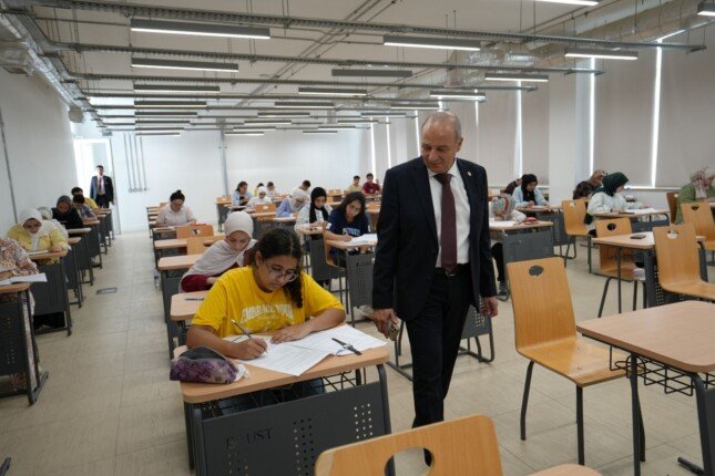 إقبال كبير على الجامعة المصرية اليابانية.. 1750 طالبًا يخوضون اختبارات القبول للعام الجديد