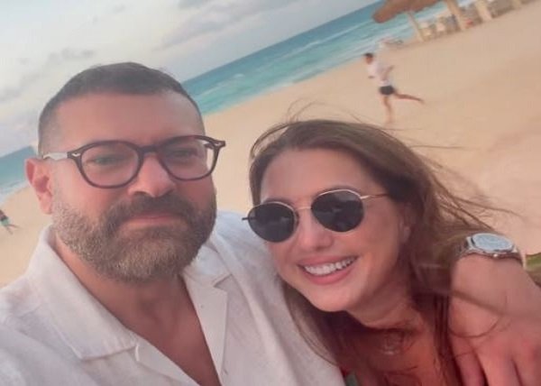 عمرو يوسف يثير تفاعلًا واسعًا في أحدث ظهور رفقة زوجته كندة علوش