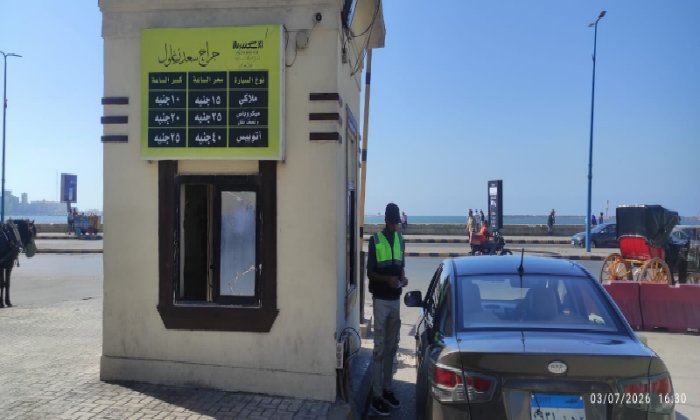 بـ 34 موقفًا رسميًا.. محافظ الإسكندرية يعلن أماكن مواقف وساحات انتظار السيارات الرسمية وأسعار الانتظار