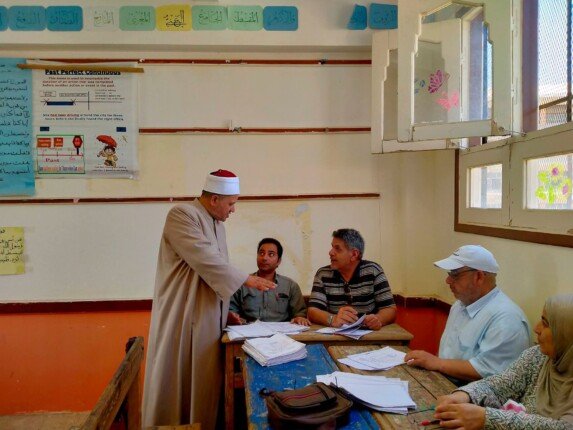 رئيس منطقة القليوبية الأزهرية يتفقد أعمال مركز تصحيح الشهادة الثانوية