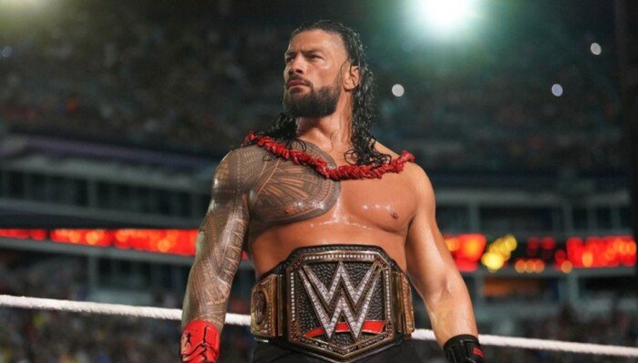 رومان رينز يعود بقوة ويشعل أحداث عرض WWE الأخير.. «صديق الأمس عدو اليوم»