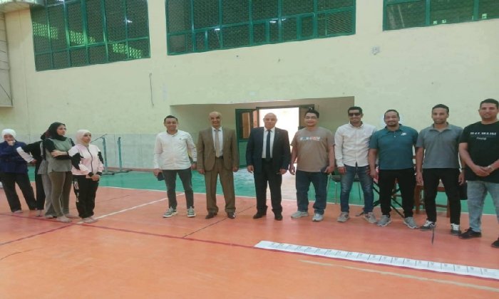 نائب رئيس جامعة قنا يتفقد اختبارات القدرات بكلية علوم الرياضة