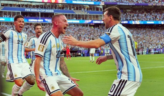 ميسي يحطم رقمًا قياسيًا في كأس العالم ويصبح الأكثر صناعة للأهداف