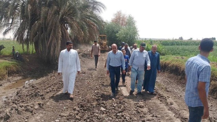 استجابةً لمطالب الأهالي.. محافظ المنيا يعلن بدء تمهيد وتوسعة طريق عزبة الفرنساوي بسمالوط