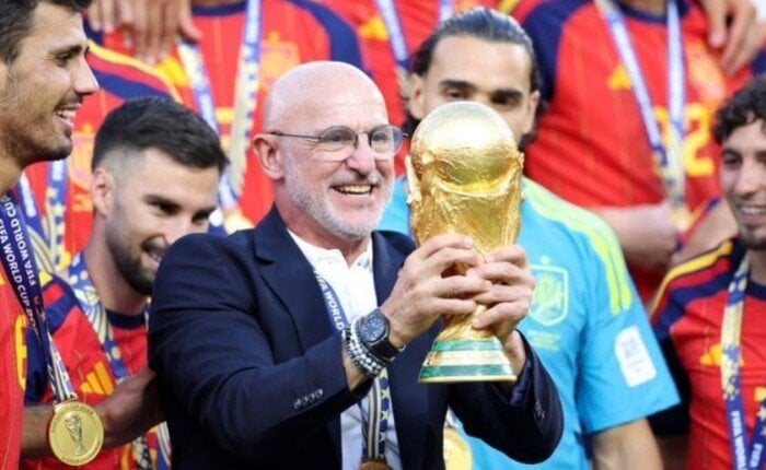 دي لا فوينتي بعد تتويج إسبانيا بالمونديال: فخور بهذا الجيل.. وكان يجب أن نحسم النهائي مبكرًا