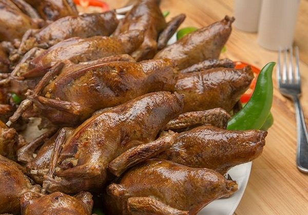 بالخطوات.. طريقة عمل الحمام المحشي بالأرز أو الفريك في المنزل
