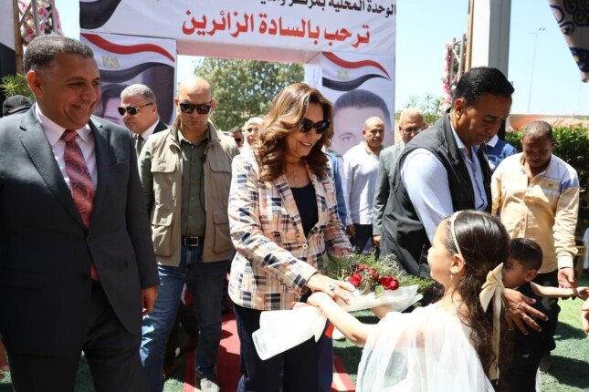 وزيرة التنمية المحلية ومحافظ القليوبية يفتتحان ثلاثة مراكز تكنولوجية جديدة بالقناطر الخيرية