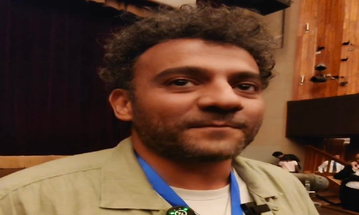 كريم أدريانو من الإسكندرية: المسرح مدرسة صقل الشخصية.. وسعيد بتجربة التحكيم الأولى
