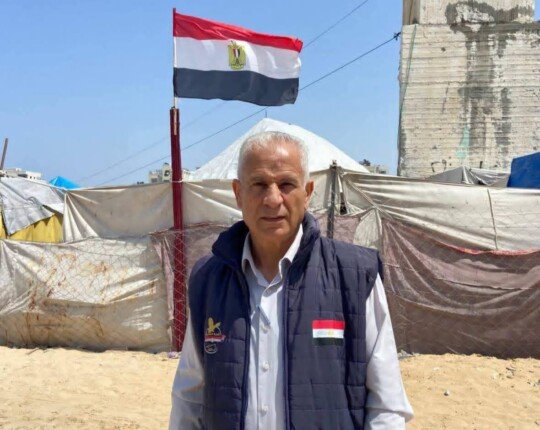 استشهاد محمد وحيدي مدير باللجنة المصرية بمدينة غزة إثر قصف إسرائيلي