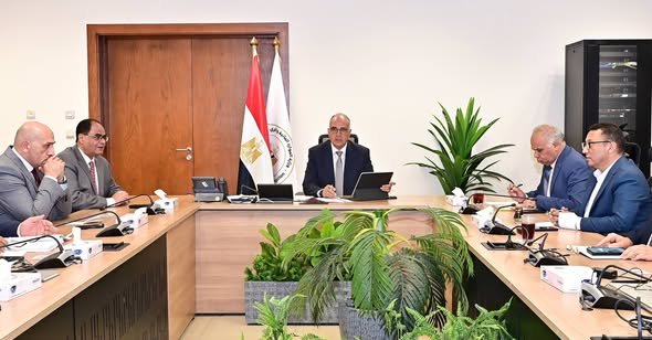 وزير الري يتابع الموقف التنفيذي للمشروع القومي لضبط نهر النيل