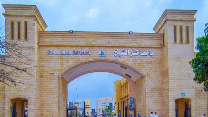 جامعة كفر الشيخ تحتفل بخريجي كلية التجارة على المسرح الصيفي المفتوح